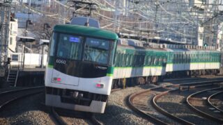 京阪電車の広告の種類と料金目安。大阪〜京都エリアの観光・通勤層を狙う！